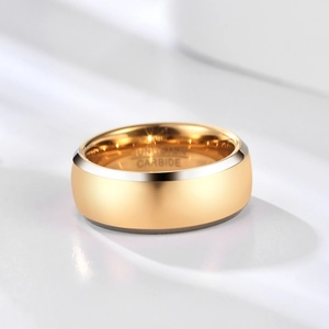 Anillo bicolor de carburo de tungsteno oro y plata con acabado cepillado y banda pulida