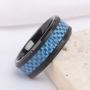 Anello uomo 8mm in acciaio inossidabile nero con intarsio in fibra di carbonio blu moderno