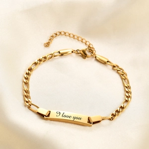 Adjustable golden stainless steel Figaro chain bracelet with I love you engraved bar