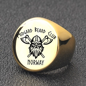 Anello vichingo da uomo in acciaio inossidabile dorato con logo Midgard Beard Club e asce