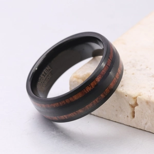 Anello 8mm in carburo di tungsteno nero con doppio inserto in legno e finitura opaca