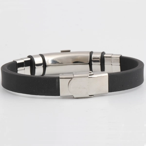 Schwarzes Silikon Hip-Hop Armband mit 10mm Kreuzmuster Edelstahl und Klappverschluss