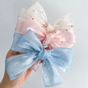 Barrettes à double nœud en organza avec strass en blanc, rose et bleu clair