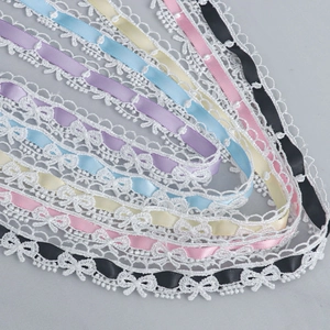 Encaje Lolita de 1,5 cm en poliéster con cintas de raso y lazos delicados de colores