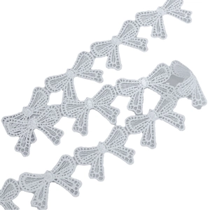 3.5cm white polyester lace ribbon with continuous bow design for DIY sewing and crafts