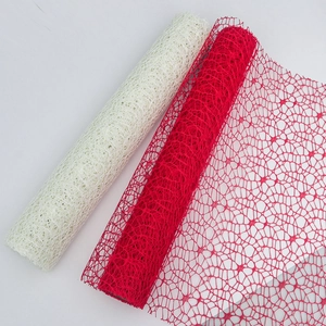 Dettaglio di rete jacquard floreale rossa e bianca con trama a ragnatela cava