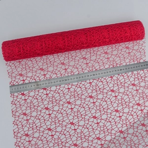 Rotolo di rete jacquard rossa per confezioni floreali con trama irregolare 50cm