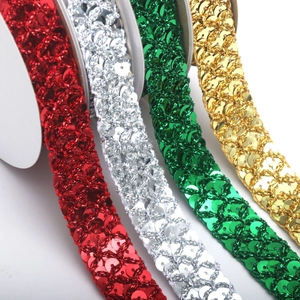 Kleurrijk vissen schubben pailletten lint in rood zilver groen goud voor DIY-werk