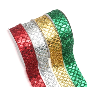 Kleurrijke paillettenlinten in rood zilver goud en groen voor DIY handwerk decoratie