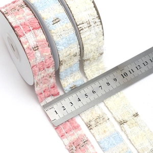 Lot de trois rubans en tweed rose, bleu et beige avec fils métalliques pour couture