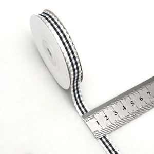 Nastro a quadretti bianco e nero da 10mm su rocchetto con righello per decorazioni DIY