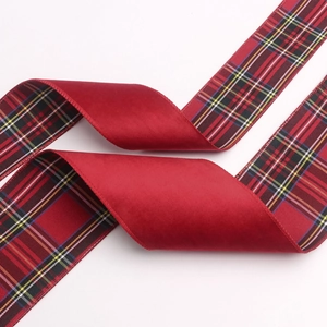 Nastro decorativo a doppia faccia con velluto rosso e motivo classico a quadri rosso e nero