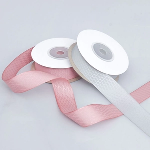 Cintas de poliéster con relieve de rombos en rosa y gris plata para regalos y manualidades