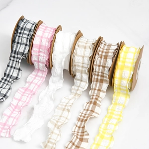 Zes rollen geruit geplooid lint in diverse kleuren voor DIY-knutselen en cadeauverpakking