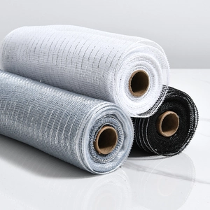 Rouleaux de maille déco Noël noir et blanc avec fils argentés pour emballages cadeaux
