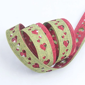 2,5 cm grünes und rosa Leinenband mit hohlen Herzmustern für DIY Handwerk