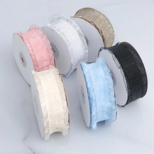 Rouleaux de ruban en organza à carreaux avec bords plissés pour décorations