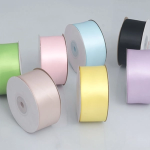 4cm brede kleurrijke satijnen linten op rollen voor DIY en luxe cadeauverpakkingen