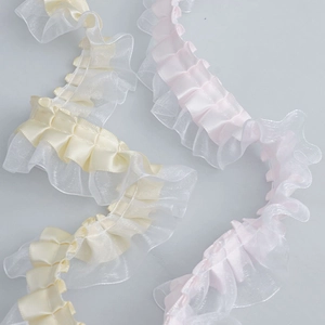 Double-layered 4cm ruffled polyester and organza trim in cream and pink colors