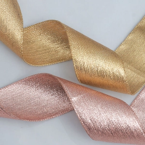 Nastri metallici luccicanti oro e oro rosa per confezioni regalo di lusso e fai da te