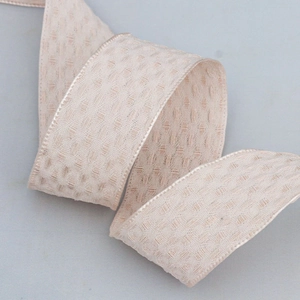 Detail von 2,5 cm champagnerfarbenem Waffelgewebe-Band mit Rüschen für Geschenkverpackungen