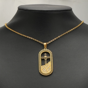 Gotische Kreuz-Halskette mit Totenkopf und griechischem Mäander-Muster-Anhänger