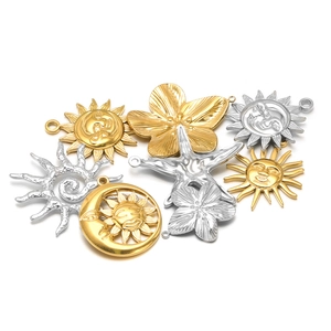 Collezione di ciondoli in acciaio inossidabile placcato oro 18K sole luna fiore e stella