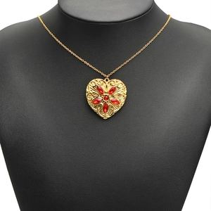Détails du pendentif cœur doré vintage avec fleurs de pierres rouges et gravures