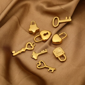 Set de colgantes de candado de corazón dorado y llaves de acero para joyería DIY