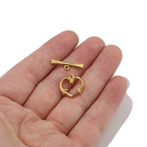 Chiusura a T a forma di cuore dorato con dettagli freccia per collane e bracciali