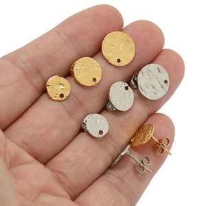 Hammered texture stainless steel round stud earrings in gold and silver finish