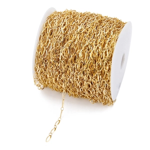Gouden 4,5mm holle ovale schakelketting voor DIY sieraden op een witte spoel