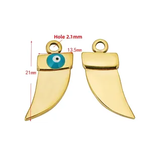 Vergulde roestvrijstalen hoorn hanger met boze oog motief en afmetingen van 2,1mm gat