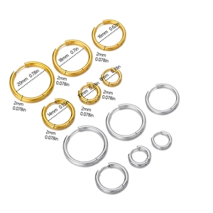 Minimalistische 18K gouden en roestvrijstalen oorringen in verschillende maten voor unisex