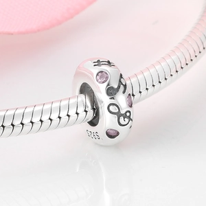 Charm musique en argent S925 avec zircons roses et notes sur un bracelet serpent