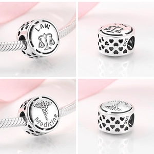 Abalorio de plata ley S925 con corazones calados y grabados de Ley y Medicina