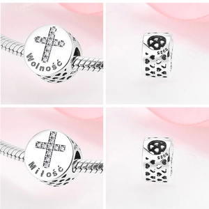 Detail eines S925 Silber-Charms mit Kreuz-Zirkon und polnischer Gravur auf Schlangenkette