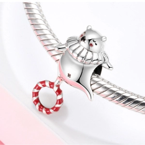 Nahaufnahme S925 Silber Zirkustier-Anhänger mit rot-weiß gestreiftem Emaille-Ring