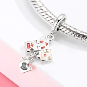 S925 Silber Zirkus Puzzle Anhänger mit Emaille Charms für Schlangenarmbänder im Detail