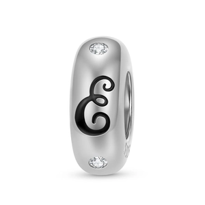 Detail von 925 Sterling Silber Charm-Perle mit schwarzem Buchstaben E und Zirkonia