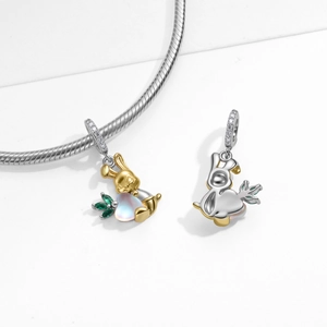 Ciondolo a coniglio in argento S925 placcato oro 14k con carota in pietra di luna