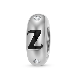 Detailaufnahme der 925 Sterling Silber Perle mit Buchstabe Z und klaren Zirkoniasteinen