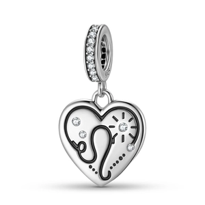 Macro view of S925 sterling silver Leo heart pendant with clear zircon and S925 hallmark