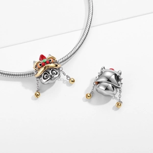 S925 Silber Anhänger im chinesischen Löwentanz Design mit Emaille und Goldglöckchen