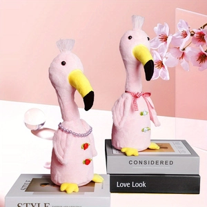 Détails des peluches flamants roses avec collier de perles et nœuds à carreaux