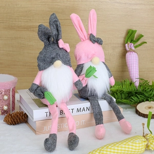 Gnomes de Pâques roses et gris avec longues oreilles de lapin pour décoration de fête