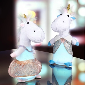 Unicorn nijlpaard pluche poppen set met elegante pareljurken en pakken voor decoratie