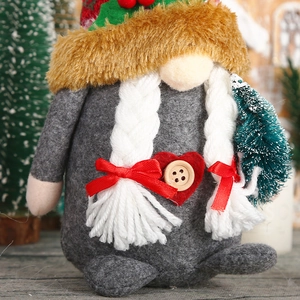 Décoration de Noël gnome faite main avec corps en feutre gris et mini sapin enneigé