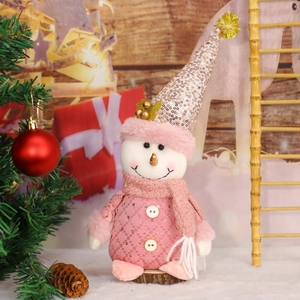Figurine de bonhomme de neige rose avec chapeau à paillettes et habits à carreaux de Noël