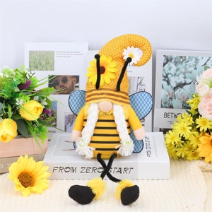 Gnomo del festival delle api con cappello a girasole e lunghe gambe a righe decoro